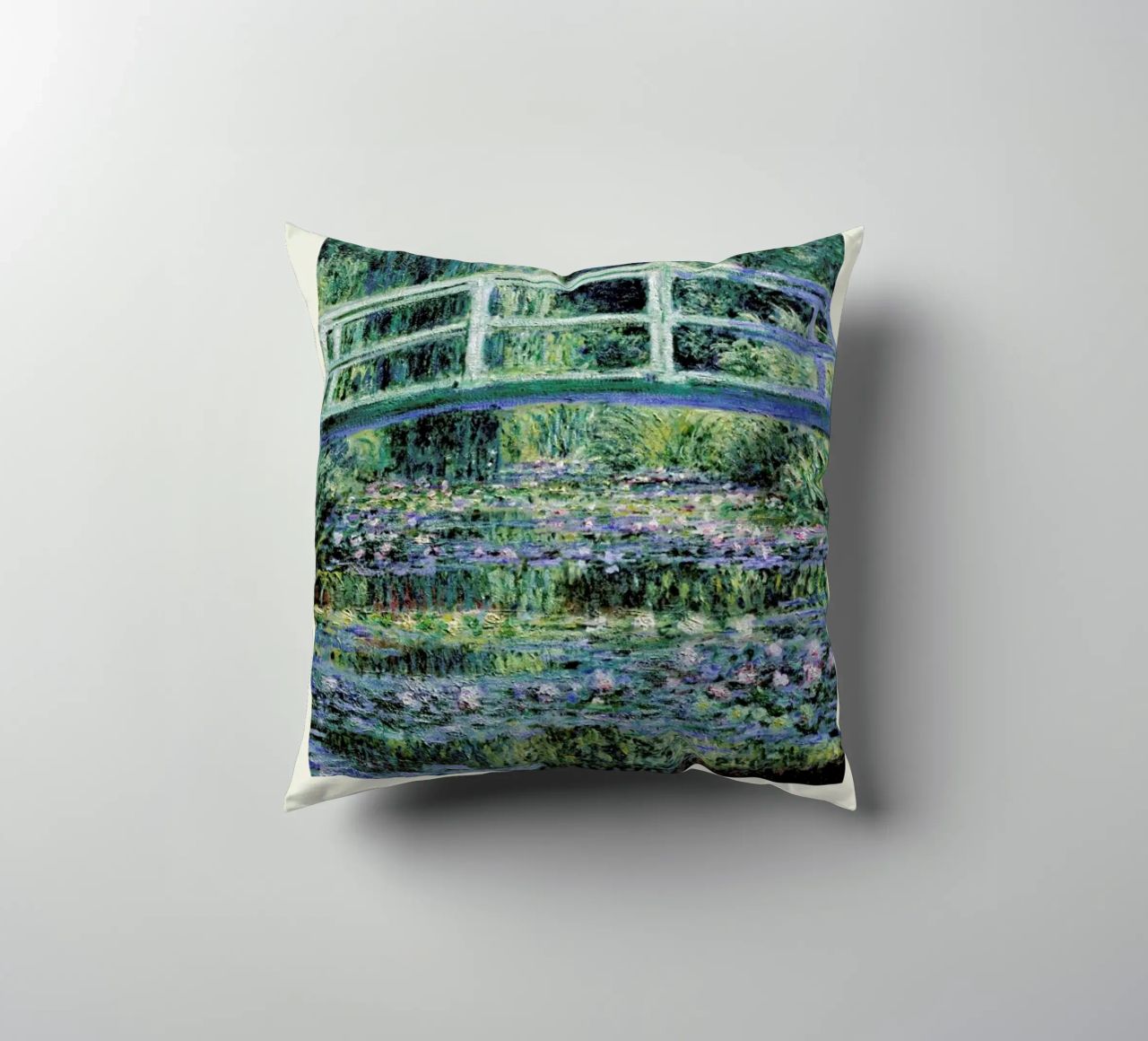 Monet – Signed Japanese Bridge cuscino da Vintage by JUNIQE