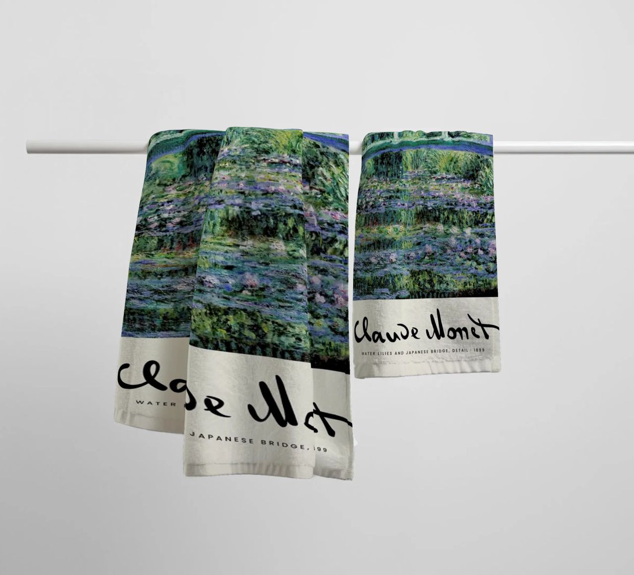 Monet – Signed Japanese Bridge asciugamano da bagno da Vintage by JUNIQE