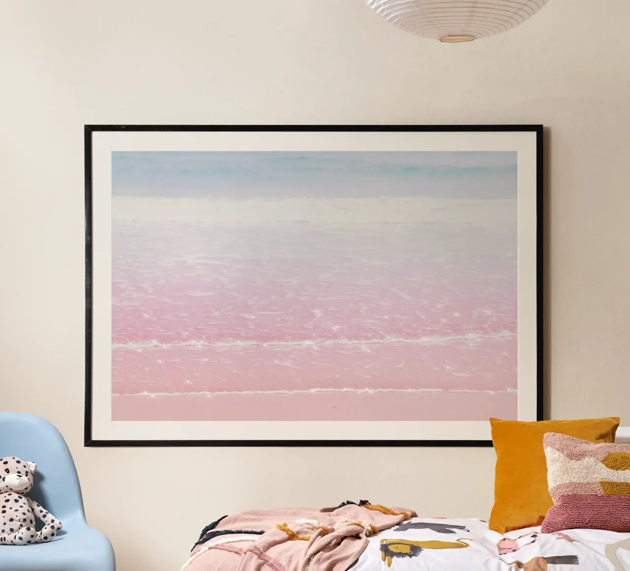 Funkelnde rosa Strandwellen - verträumte Pastell-Ozeankunst Poster von NorwesClub