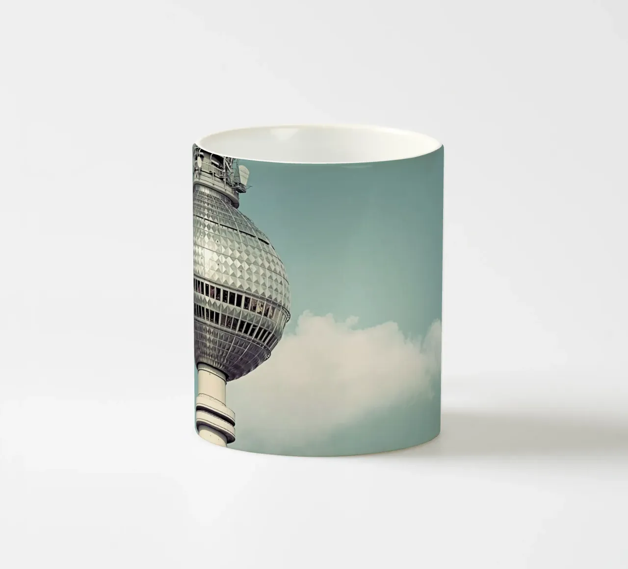 Fernsehturm tazza in ceramica da Michael Belhadi