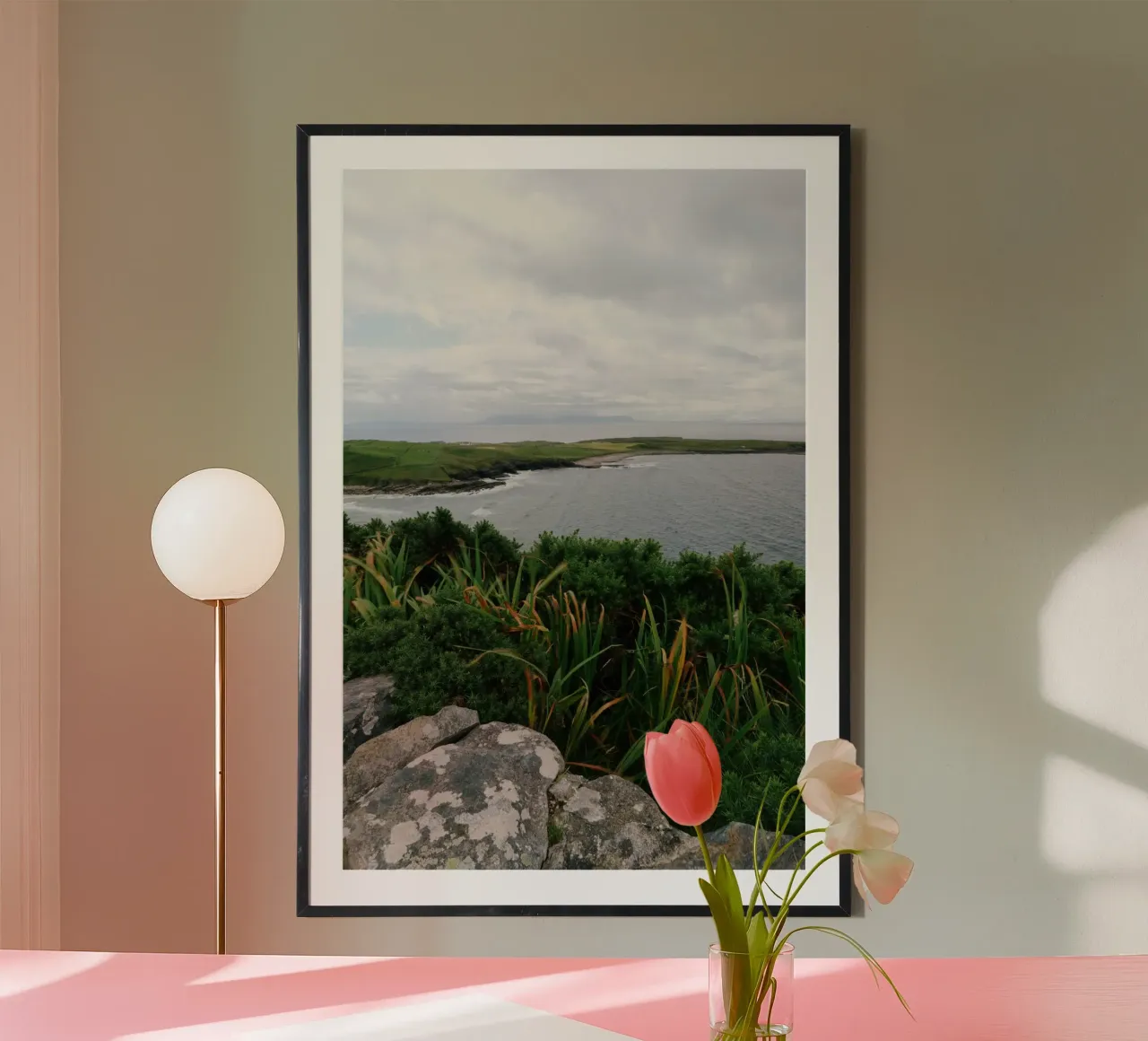 Am Rande der Stille poster con telaio in alluminio da The Wild Creative Studio