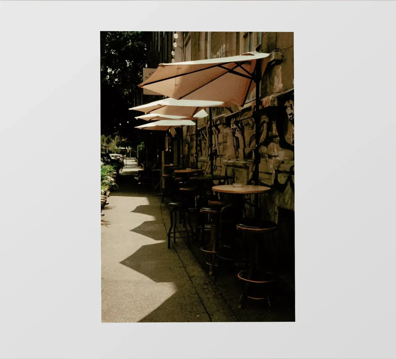 Analog Series Street Cafe telo in pvc da Sebastian Hilgetag