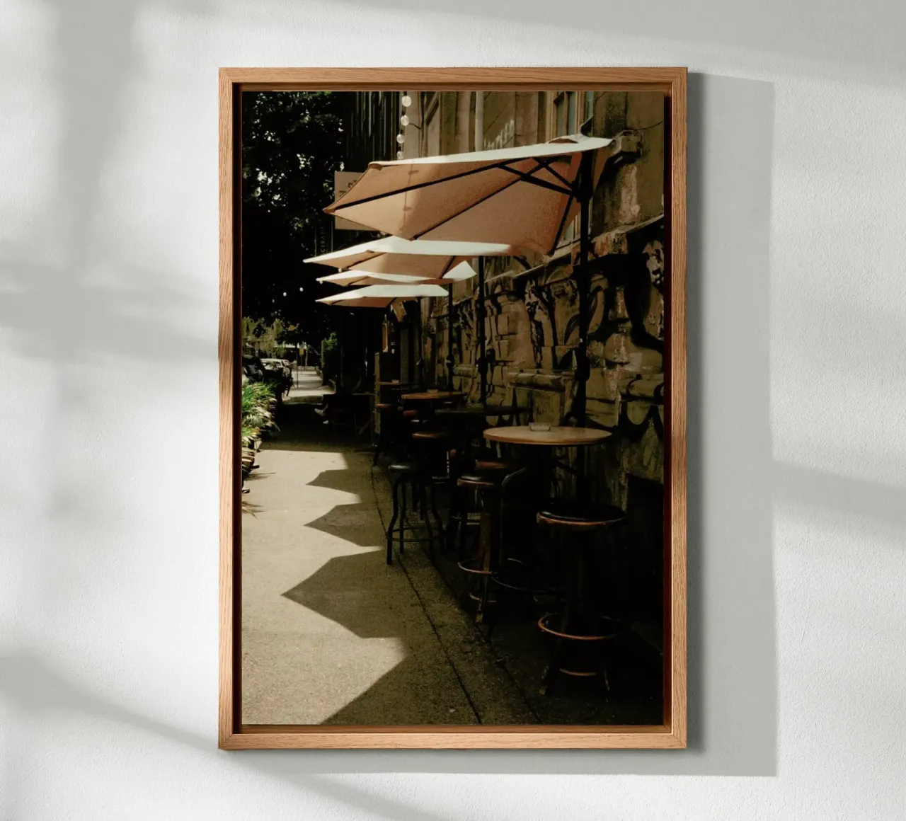 Analog Series Street Cafe tela con Cornice a cassetta da Sebastian Hilgetag