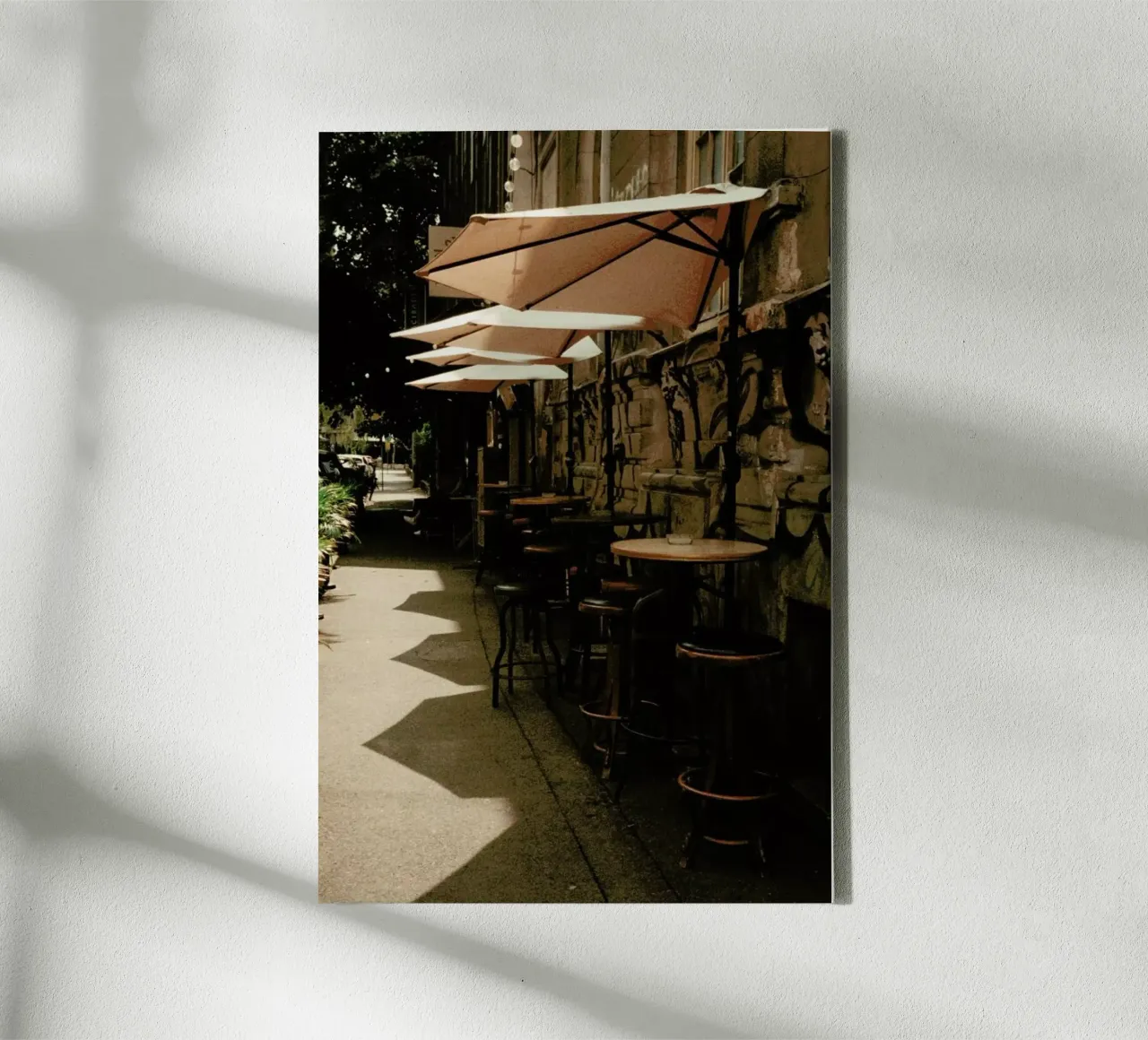 Analog Series Street Cafe tela con Cornice a cassetta da Sebastian Hilgetag