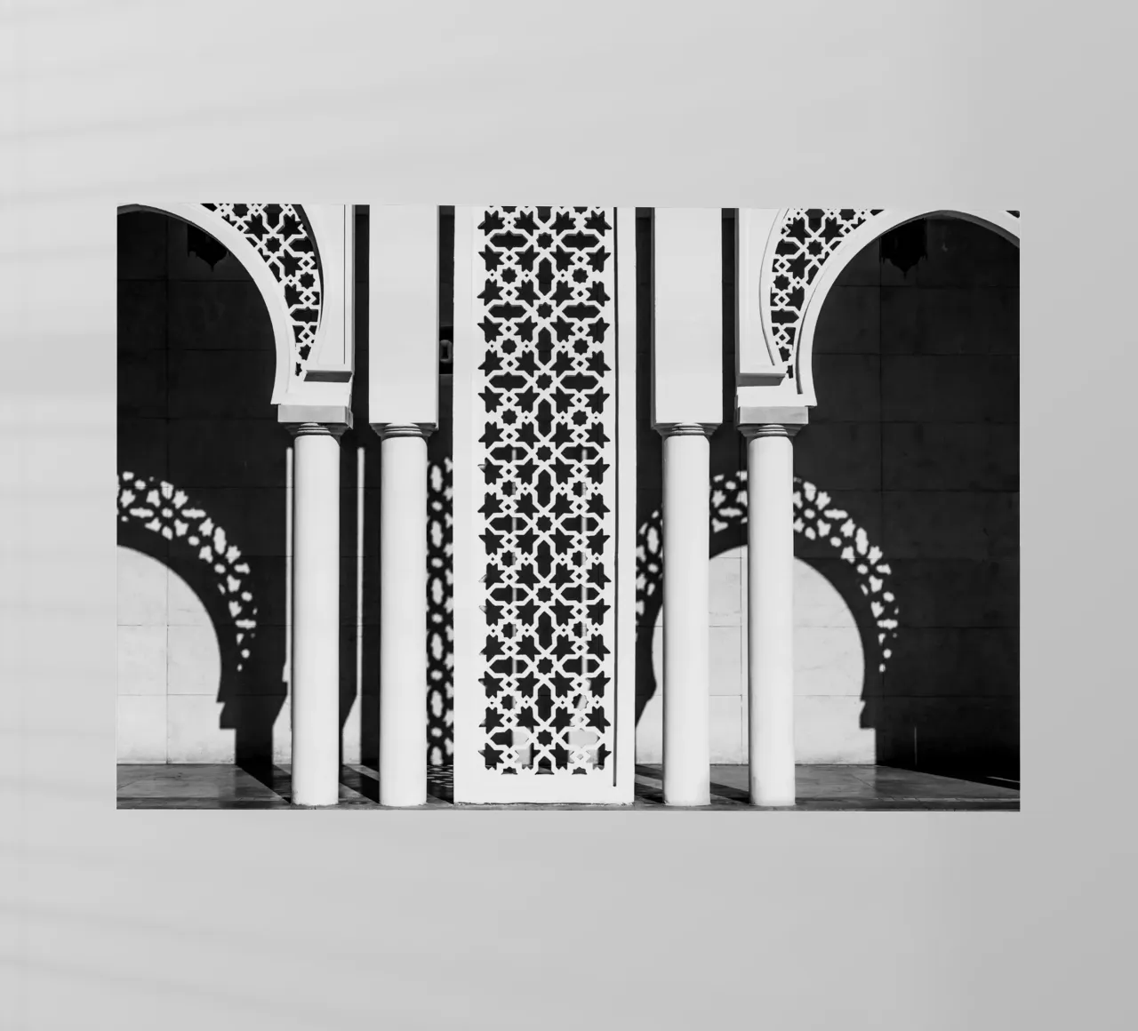Moroccan architecture in black and white pellicola backlit da photolovers
