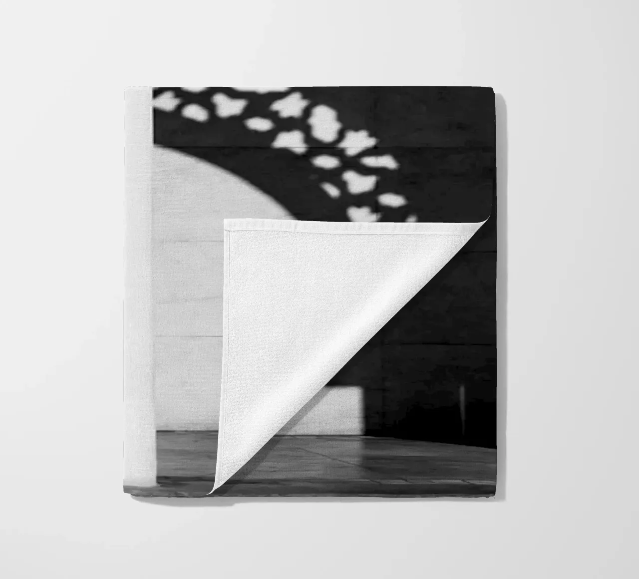 Moroccan architecture in black and white telo mare da photolovers