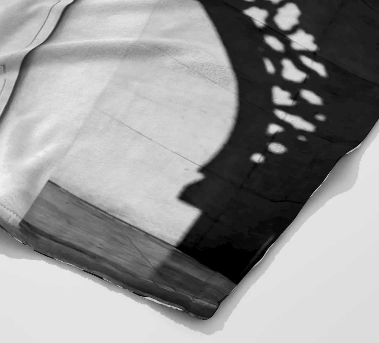 Moroccan architecture in black and white coperta in pile da photolovers