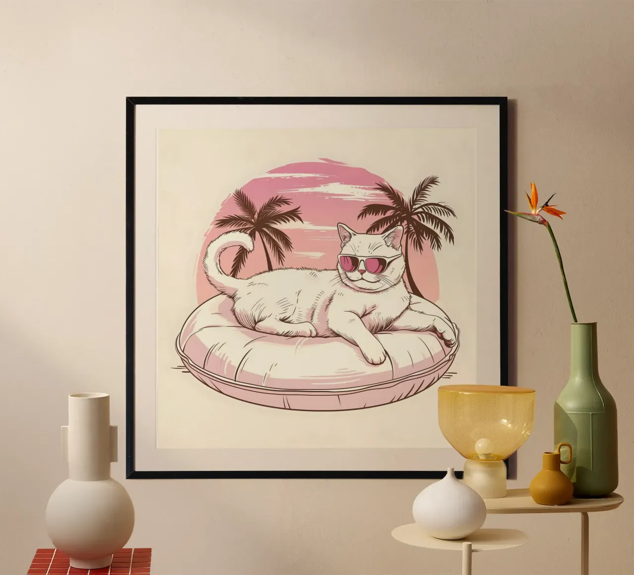 Katze im Schwimmreifen am Pool poster con telaio in legno da WILD ART