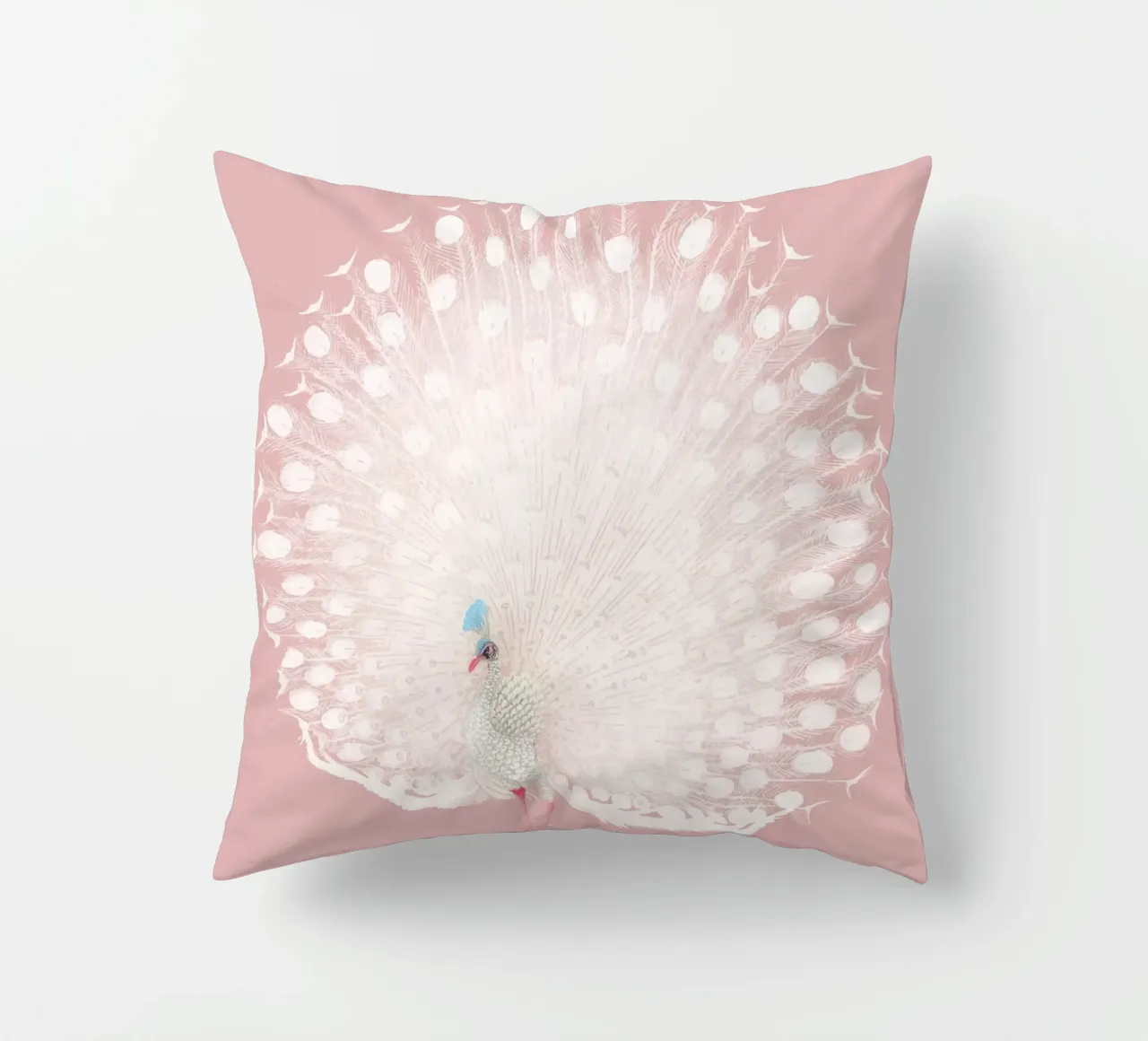 Weißer Pfau Display - Ätherische Pastellrosa Kunstdruck Kissen von NorwesClub