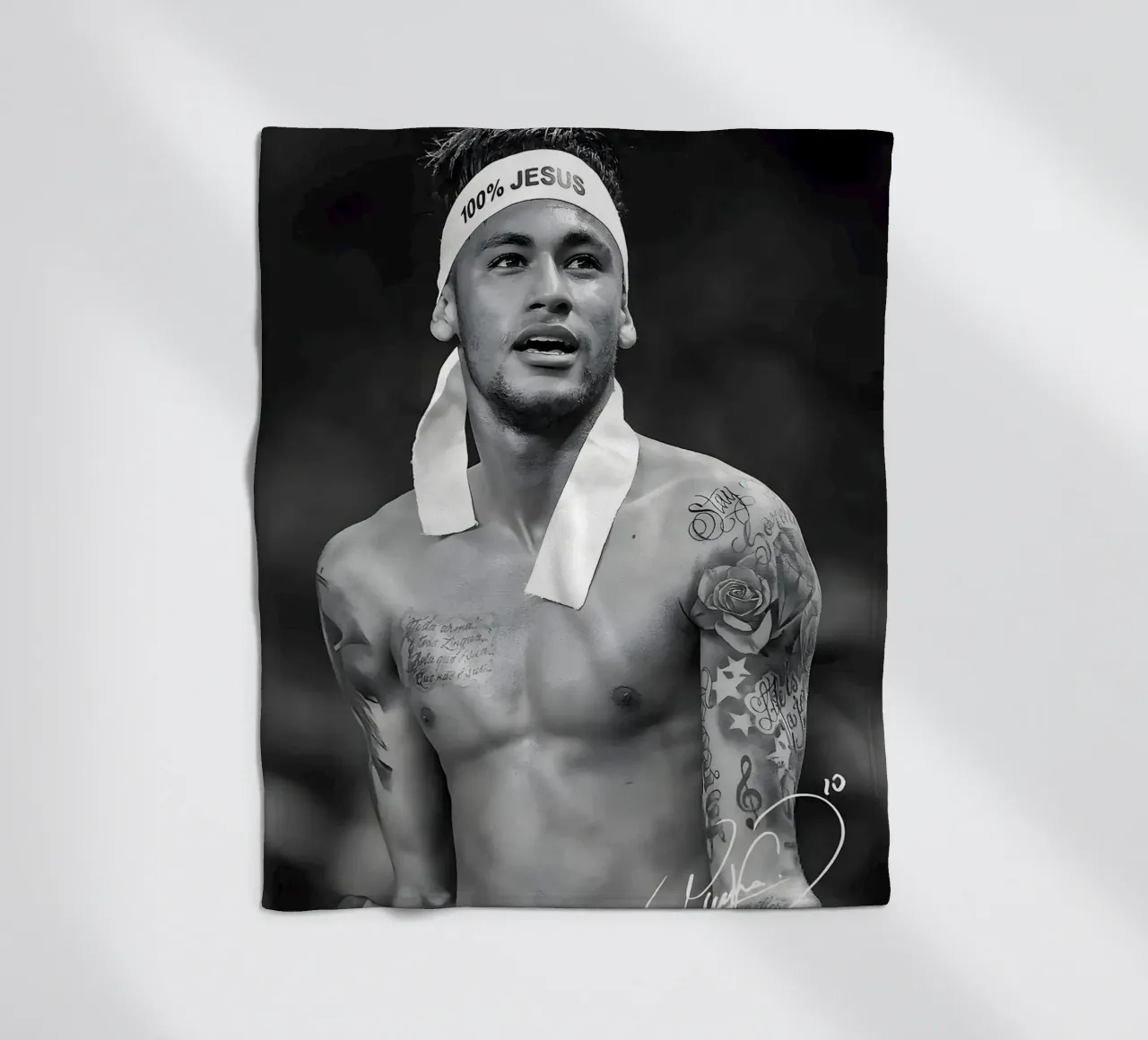 Neymar Jr coperta in pile da mitom
