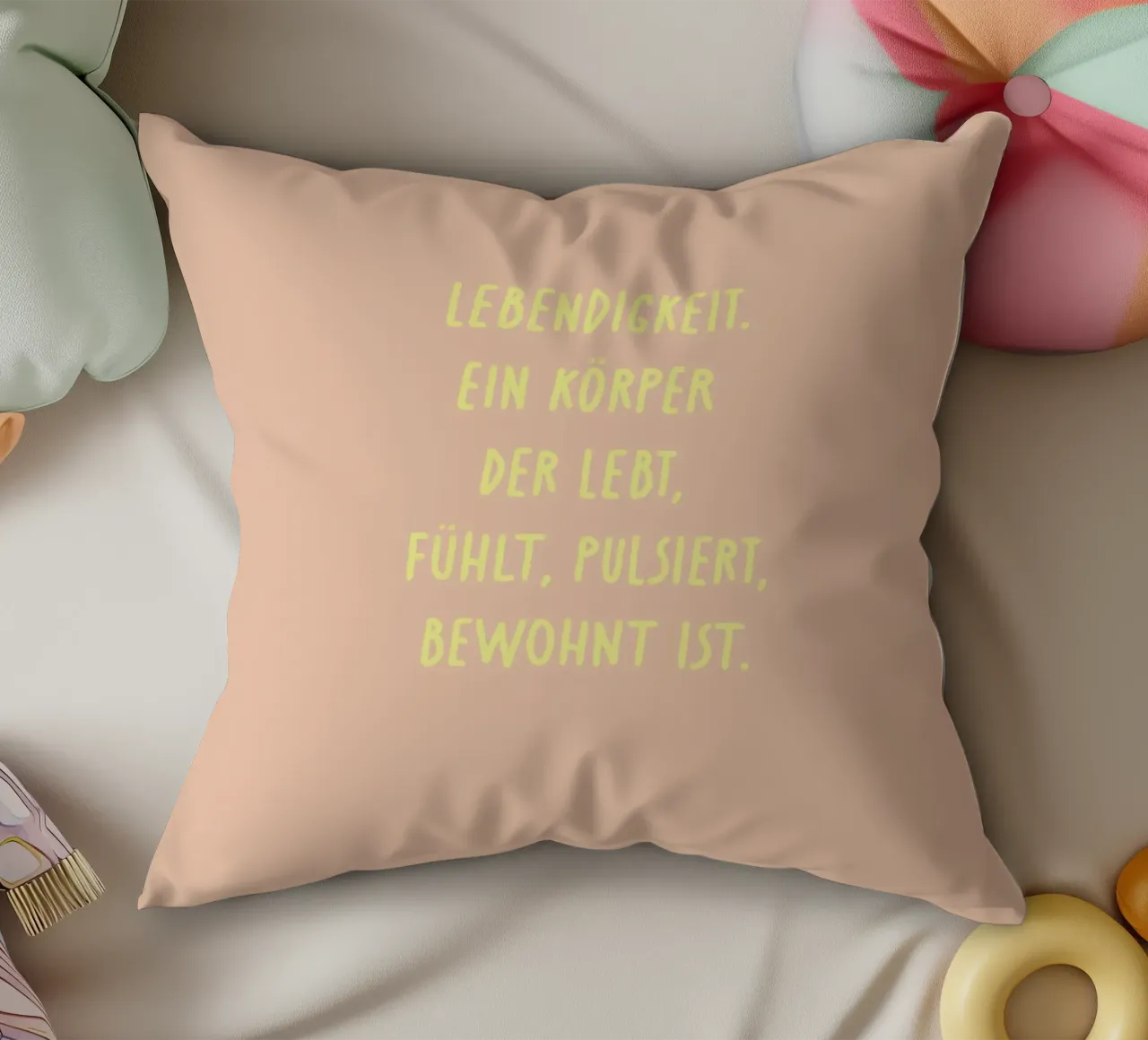 Lebendigkeit. Ein Körper der lebt, fühlt, pulsiert.. cuscino da FRICKE DESIGN