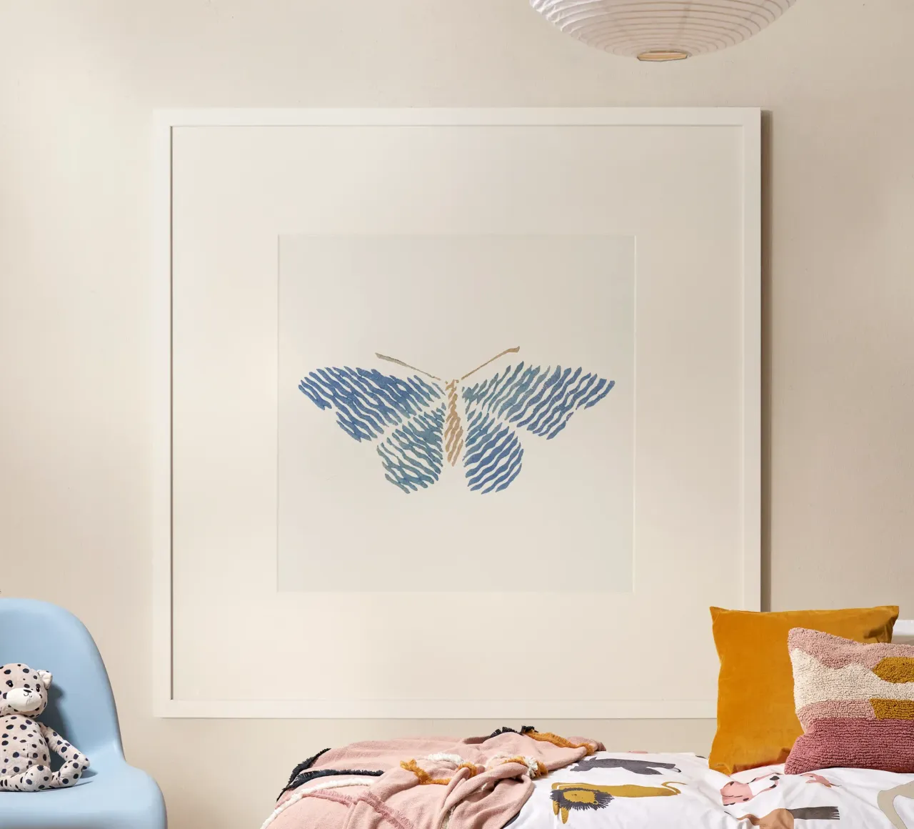 Papillon abstrait à rayures bleues - Art moderne minimaliste poster avec cadre en bois de NorwesClub