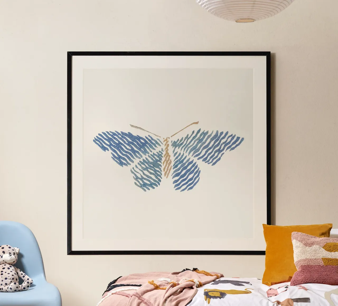 Papillon abstrait à rayures bleues - Art moderne minimaliste poster avec cadre en bois de NorwesClub
