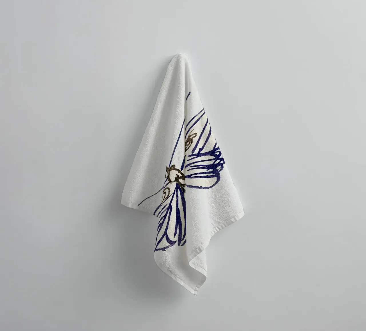 Papillon au trait d'encre - Minimalist Japanese Art Print serviette de bain de NorwesClub