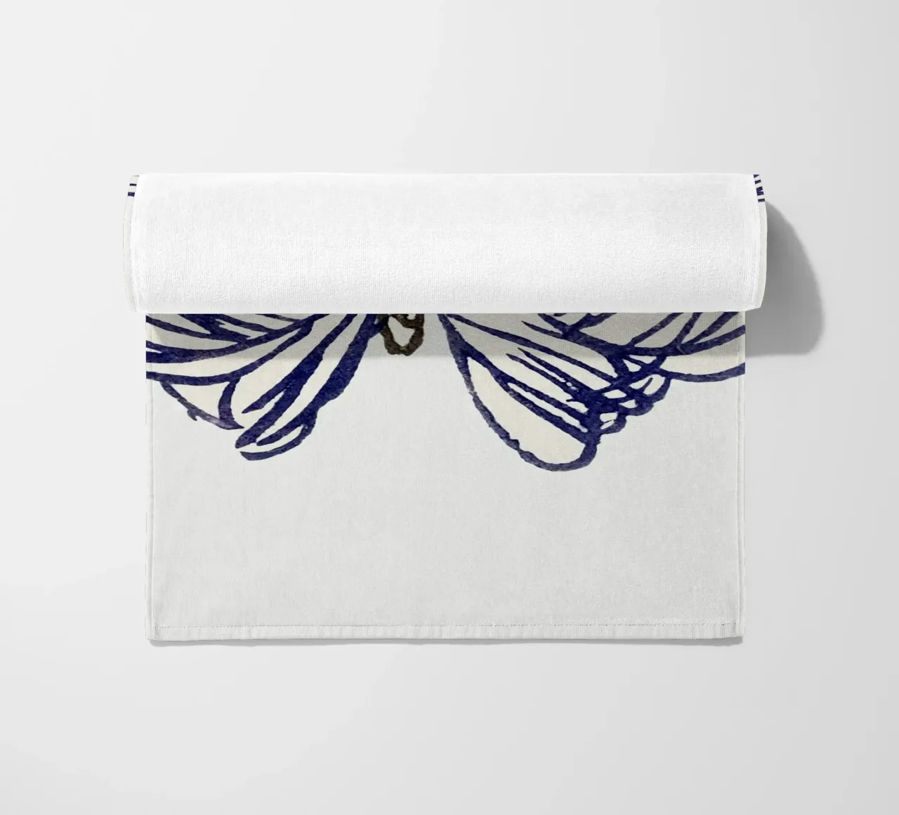 Papillon au trait d'encre - Minimalist Japanese Art Print serviette de plage de NorwesClub