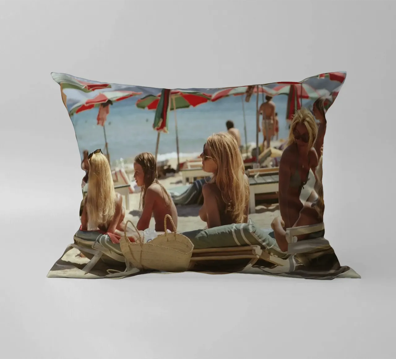 Spiaggia di Saint Tropez - Slim Aarons cuscino da Chrisvintage