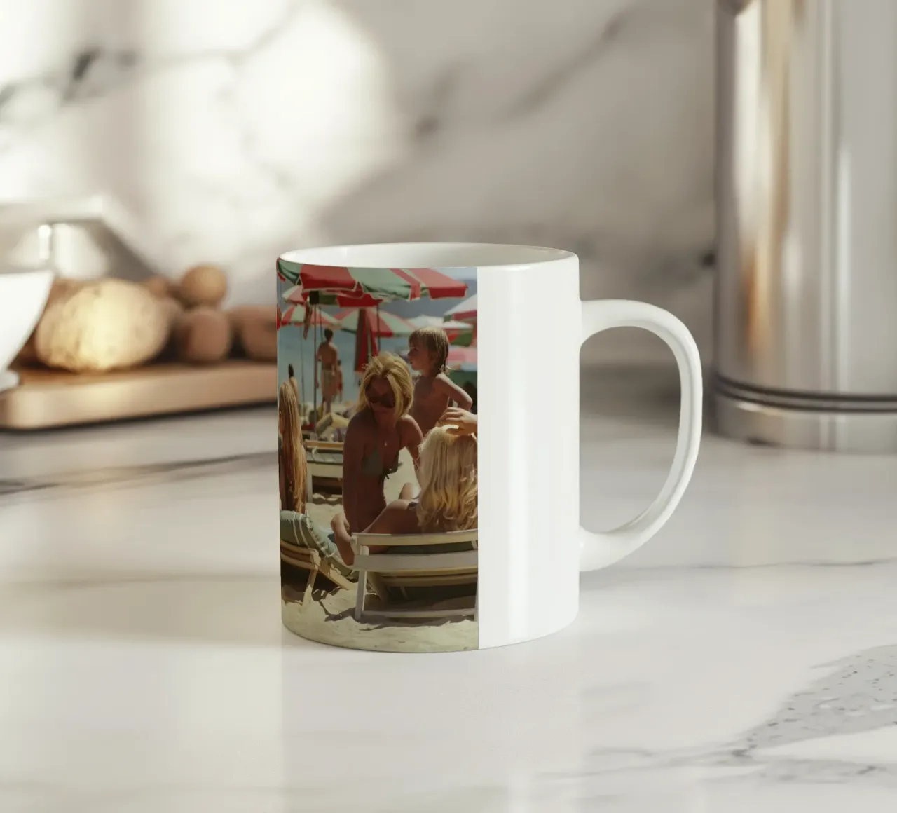 Spiaggia di Saint Tropez - Slim Aarons tazza in ceramica da Chrisvintage