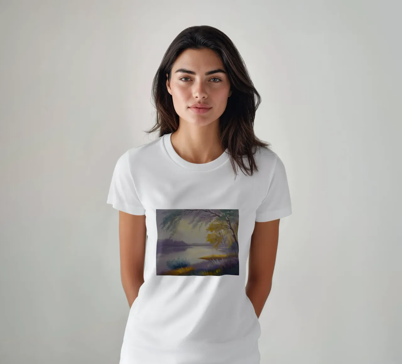 Mattina sul lago nebbioso t-shirt da Radiance Landscape