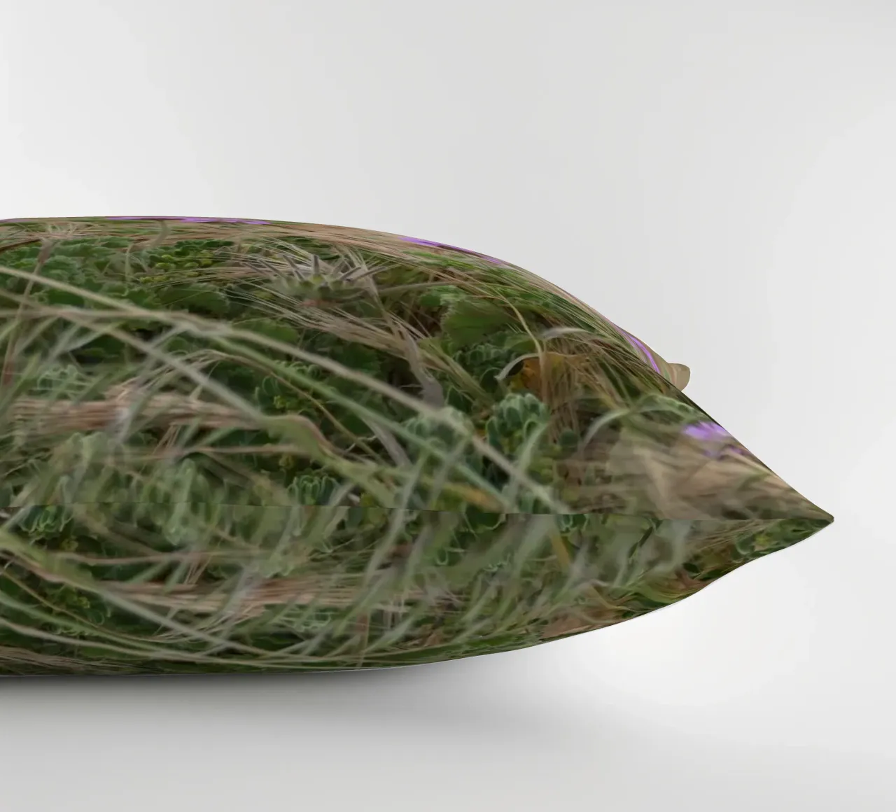 Fiori viola su erba gialla e verde cuscino da byrieneke