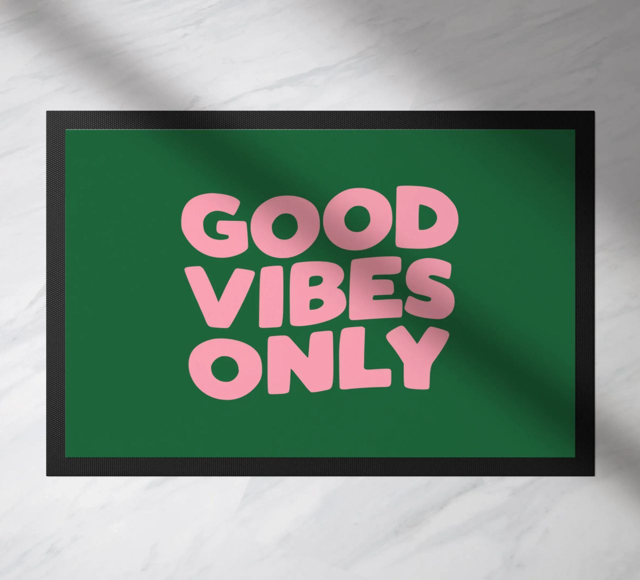 Solo buone vibrazioni zerbino da THE MOTIVATED TYPE