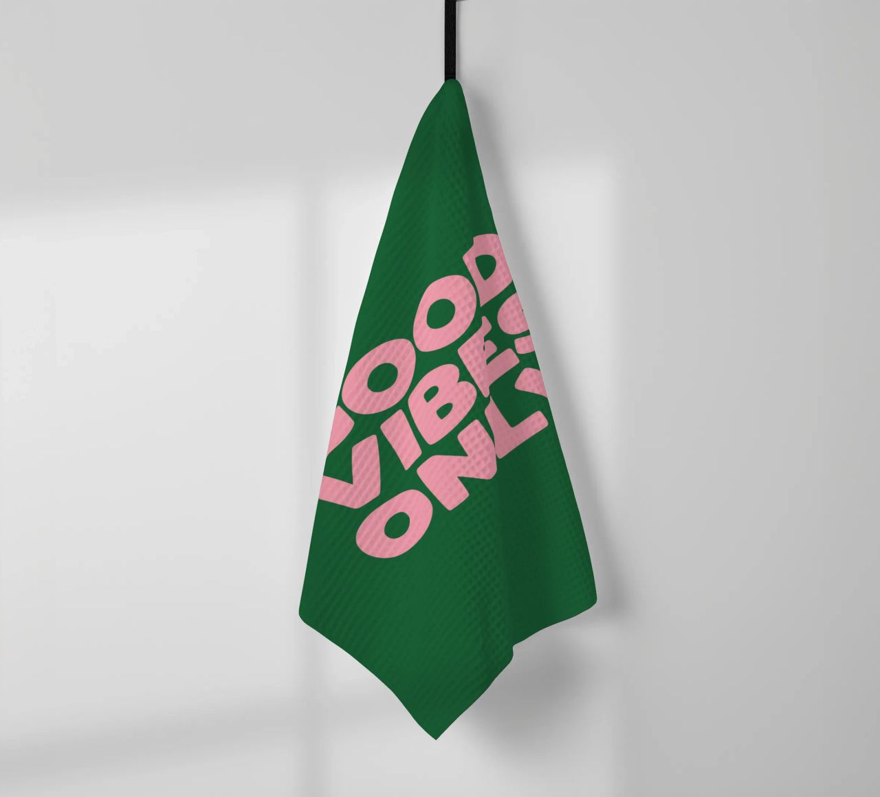 Solo buone vibrazioni canovaccio da cucina da THE MOTIVATED TYPE