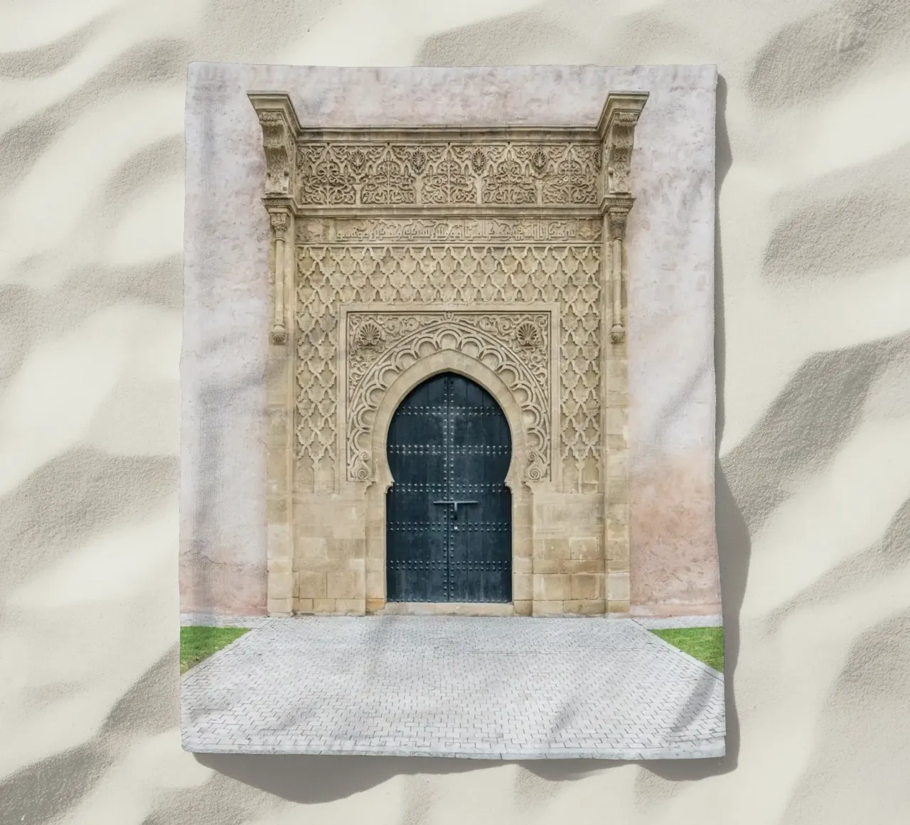 Decorated door in Rabat telo mare da photolovers