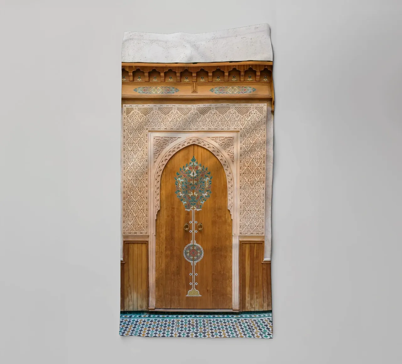 Peach and brown door in Morocco asciugamano da bagno da photolovers