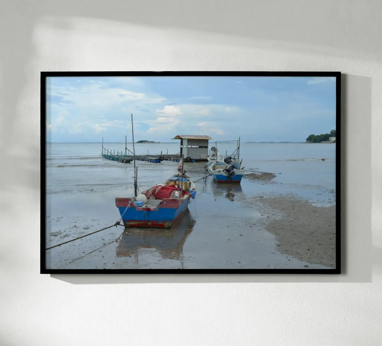Zwei Fischerboote in der Nähe der schwimmenden Moschee in Penang Hahnemühle von byrieneke