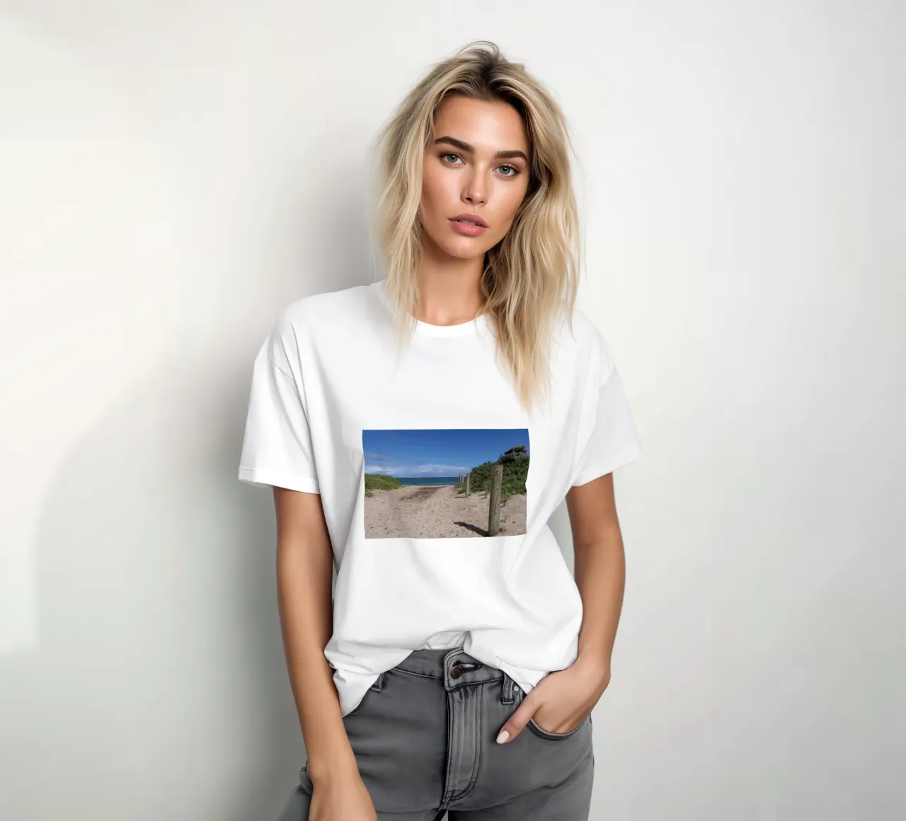 Poster di On My Way to the Beach nell'Australia Occidentale t-shirt da byrieneke