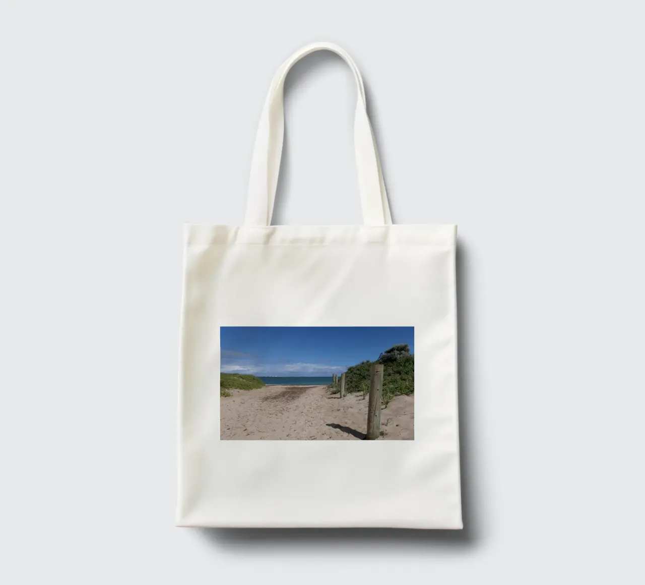 Poster di On My Way to the Beach nell'Australia Occidentale borsa in juta da byrieneke