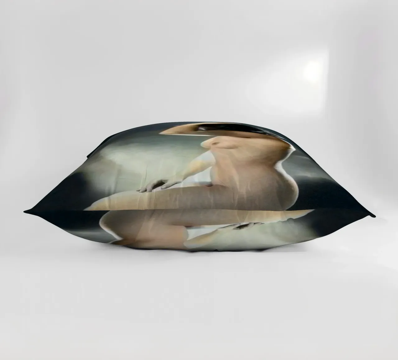 Lumière douce, rêve étrange | Press Play Art Print Photography coussin de Press Play Art Prints