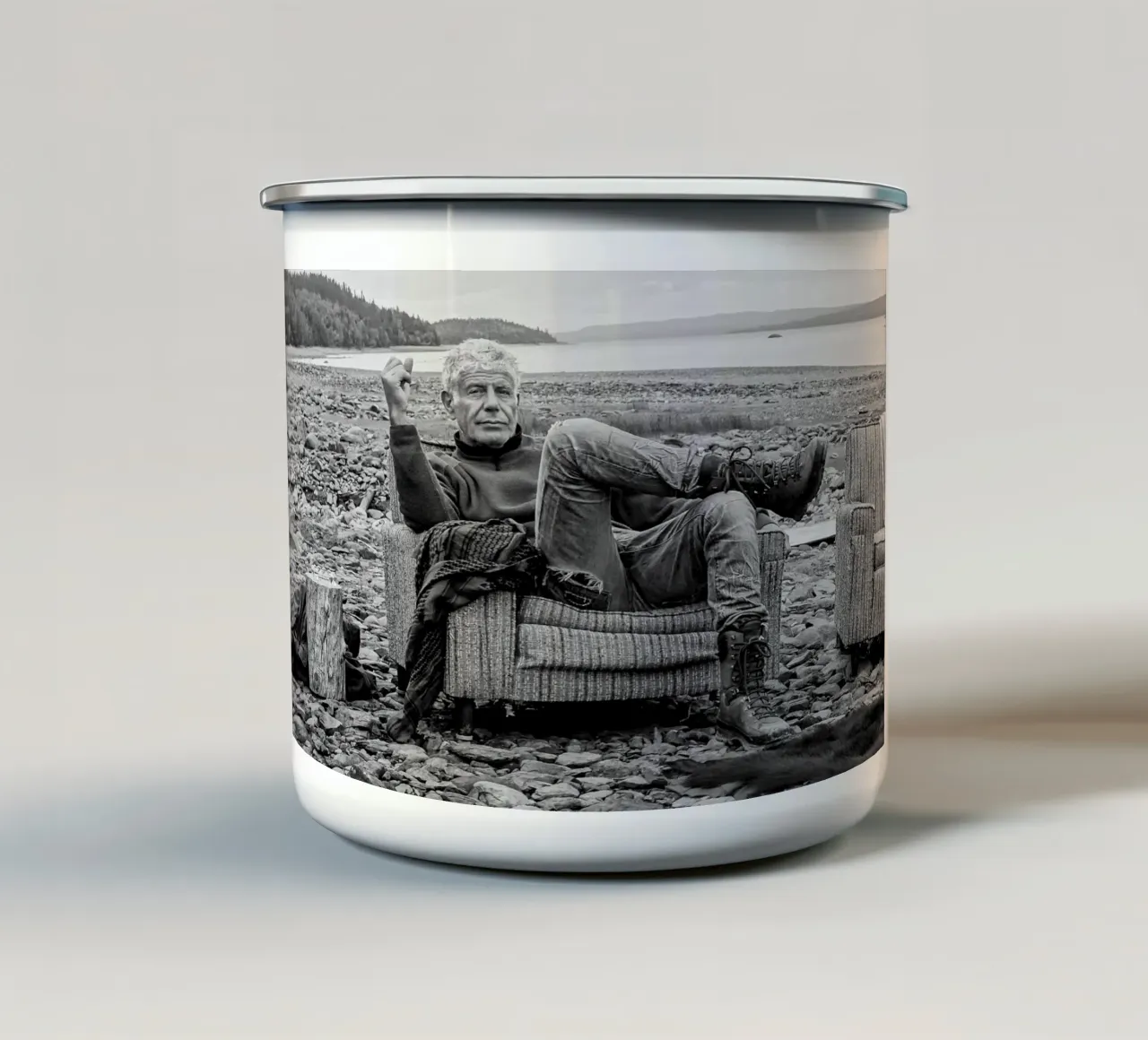 anthony relax sul lungomare tazza in smalto da martina