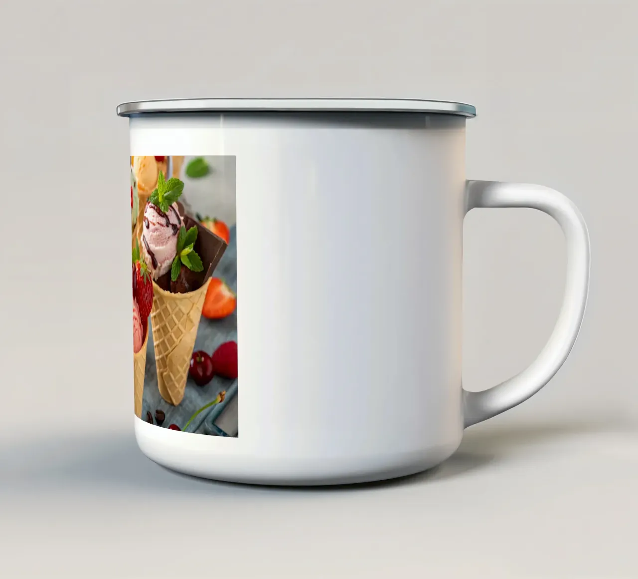 Coni gelato assortiti con accenti freschi tazza in smalto da The tasty wall