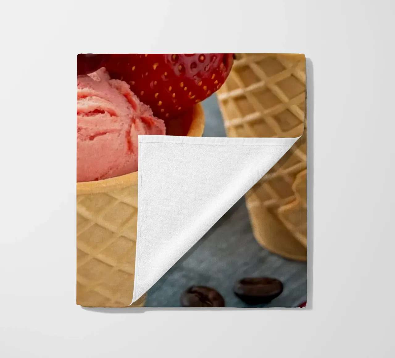 Coni gelato assortiti con accenti freschi telo mare da 🥩 The tasty wall