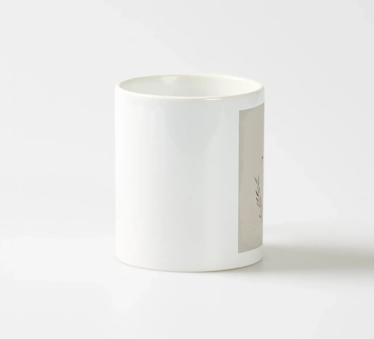 Capriolo gentile con rametti botanici in morbido acquerello tazza in ceramica da DesignDoodle