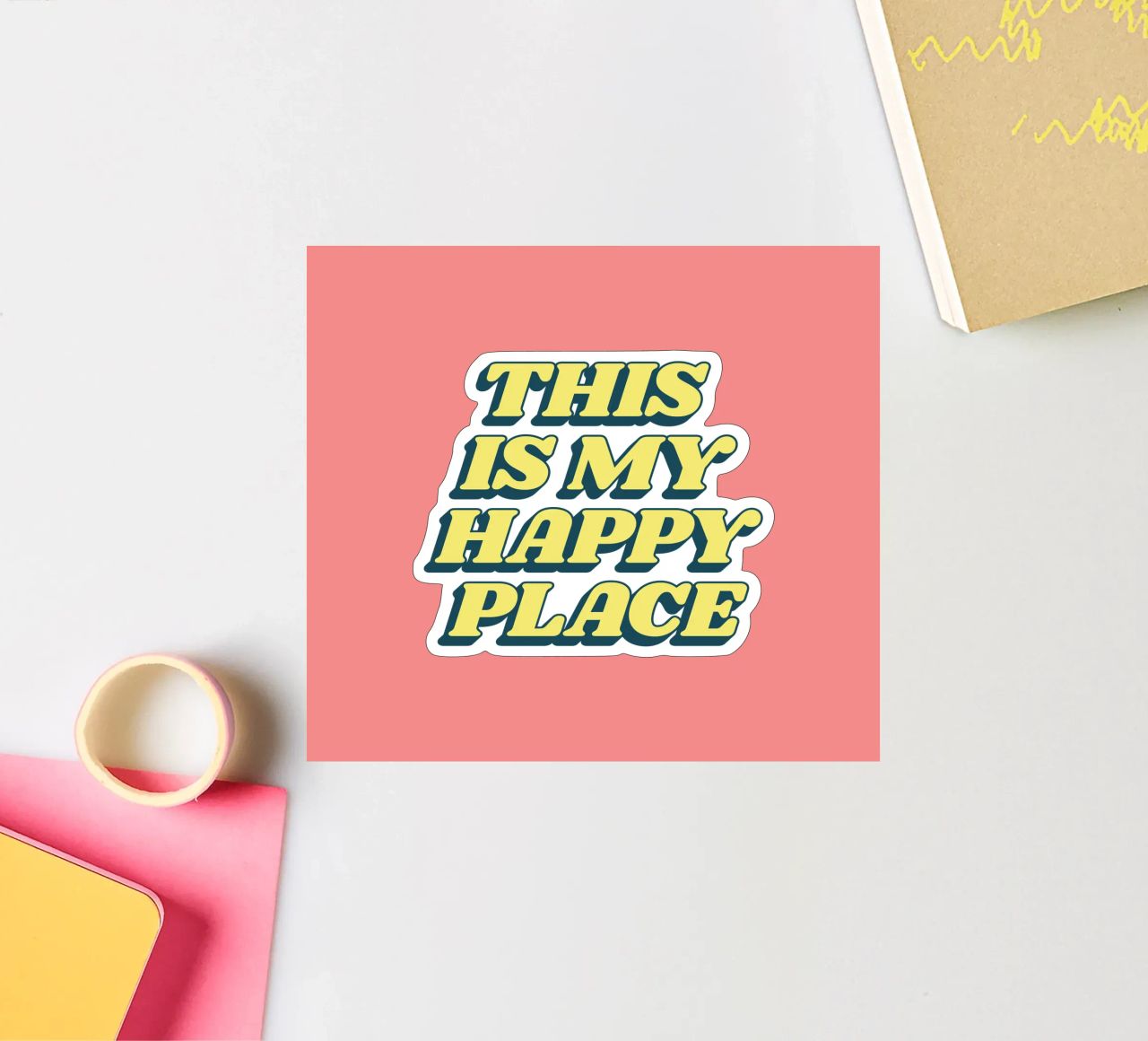 Impression typographique "This is My Happy Place" en jaune et rose autocollant de THE MOTIVATED TYPE