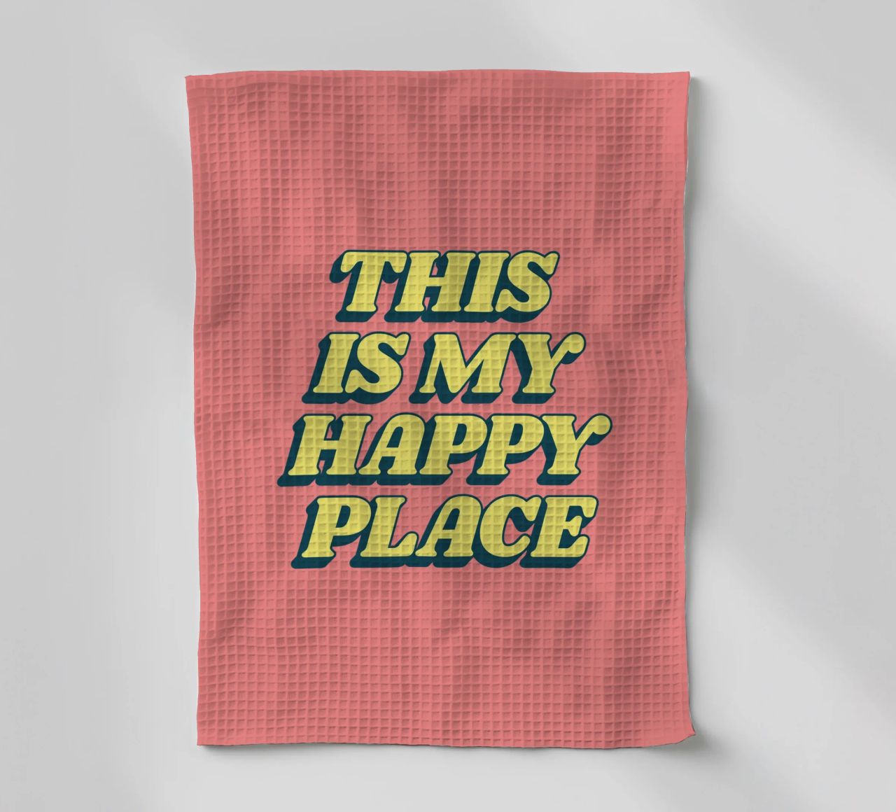 Impression typographique "This is My Happy Place" en jaune et rose torchon de THE MOTIVATED TYPE