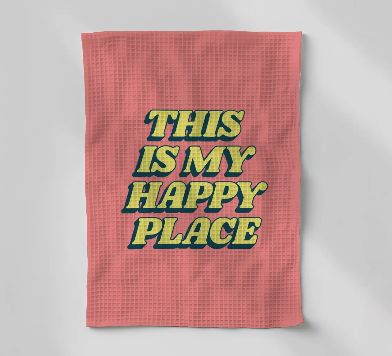 Dies ist mein glücklicher Ort Typografie drucken in gelb rosa Geschirrtuch von THE MOTIVATED TYPE