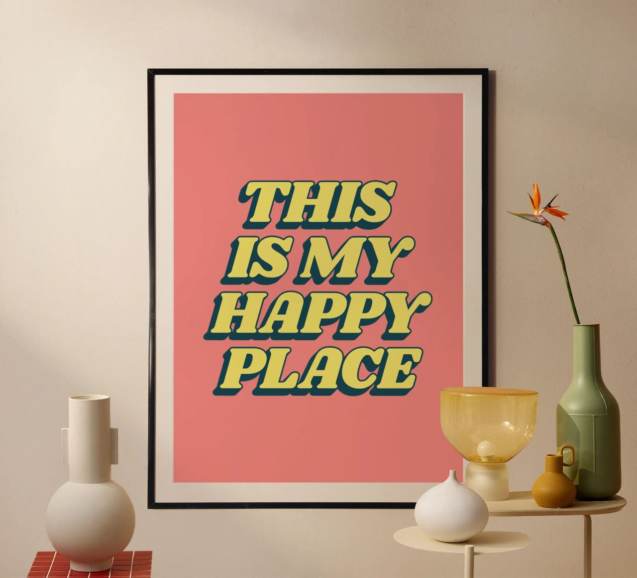 Impression typographique "This is My Happy Place" en jaune et rose hahnemühle de THE MOTIVATED TYPE