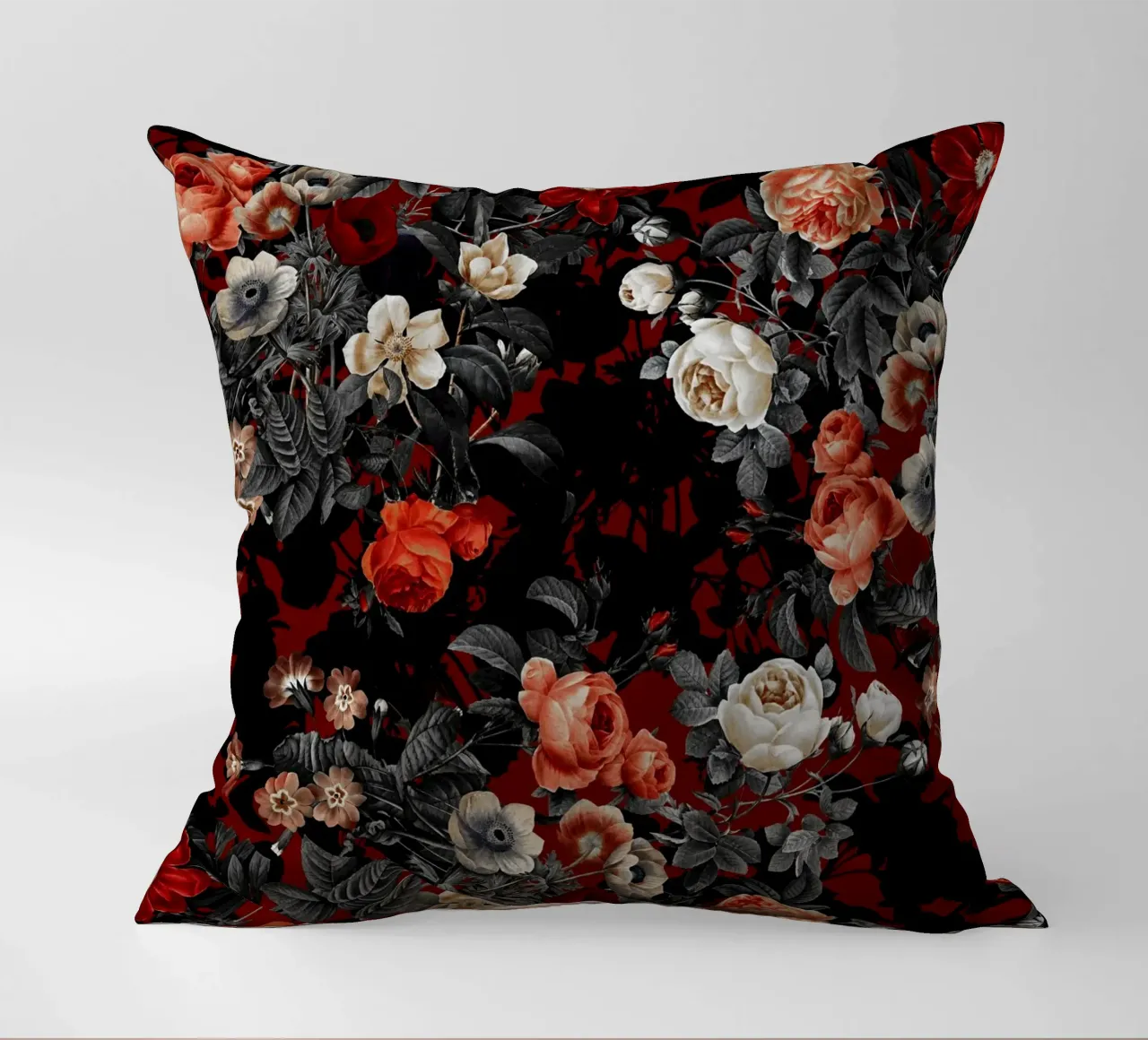 Night Roses cuscino da burcukorkmazyurek