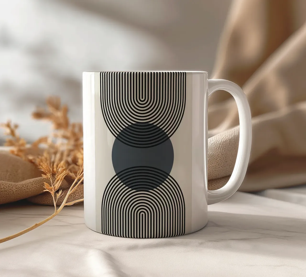 cerchio linee strisce concentriche tazza in ceramica da Lindsey W Fernandez