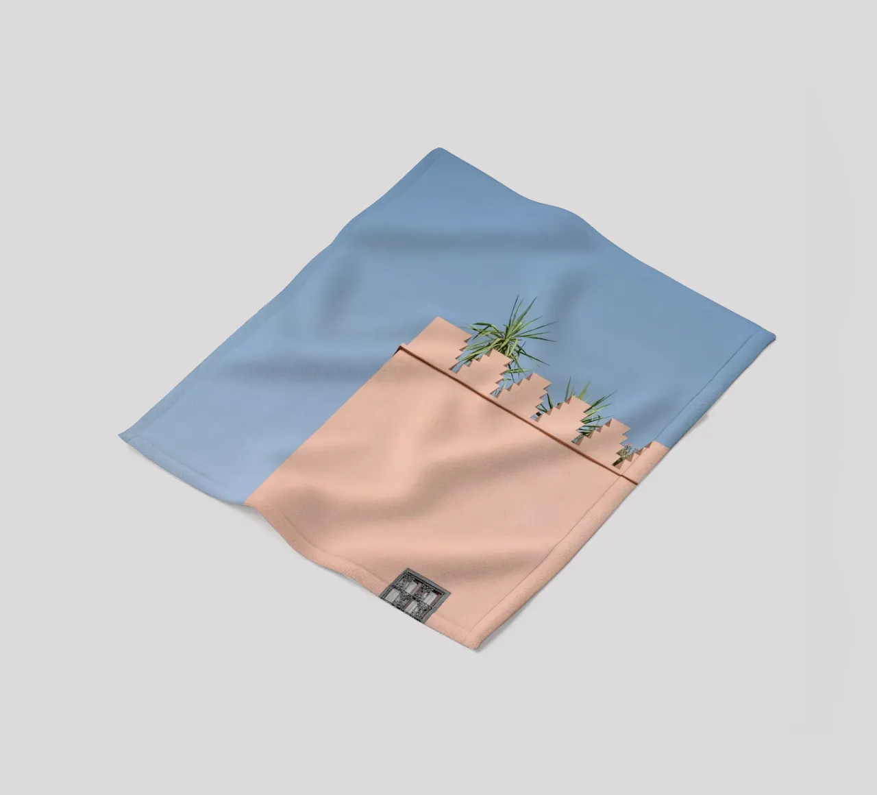 Green palm and a pink house in Marrakesh coperta in pile da photolovers