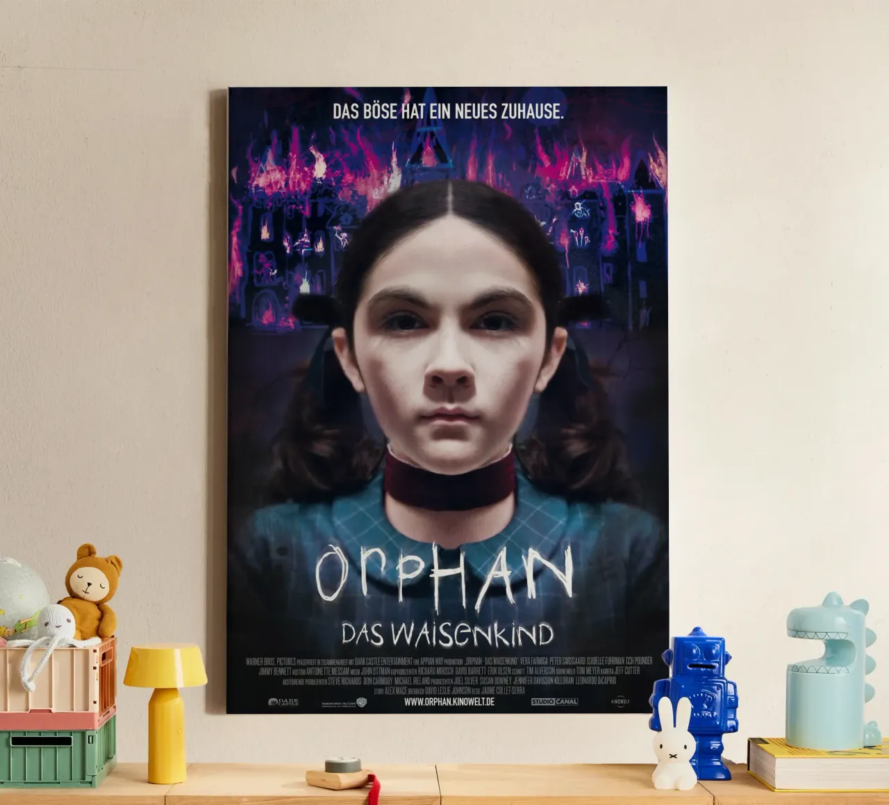 orphan das waisenkind Leinwand mit Schattenfugenrahmen von Danielshop