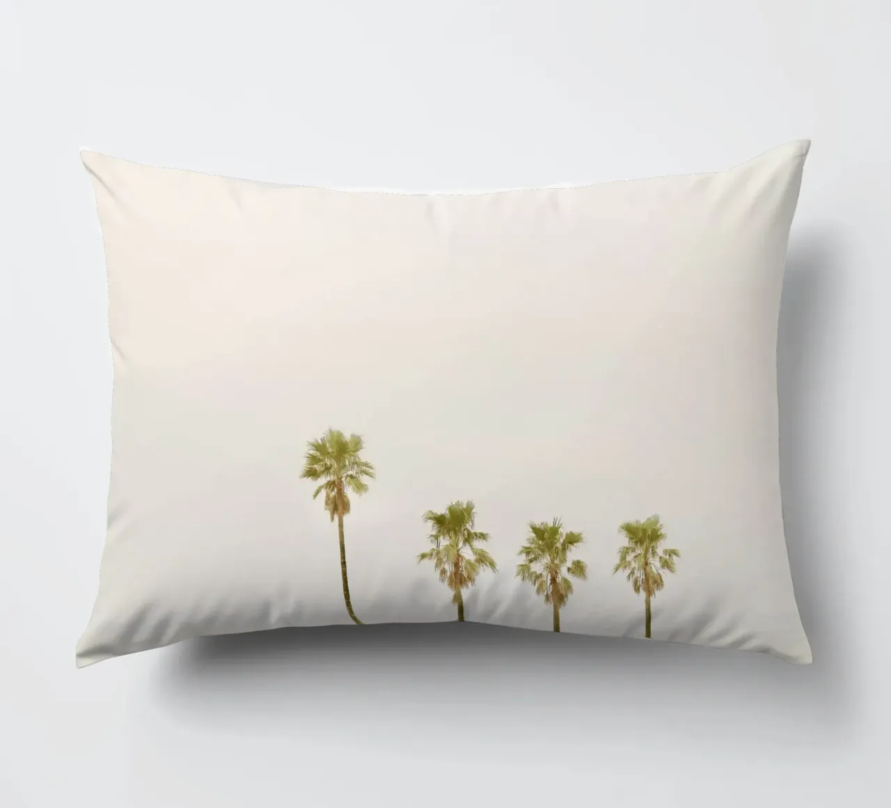 Calm Palm Trees cuscino da KISSA STUDIO