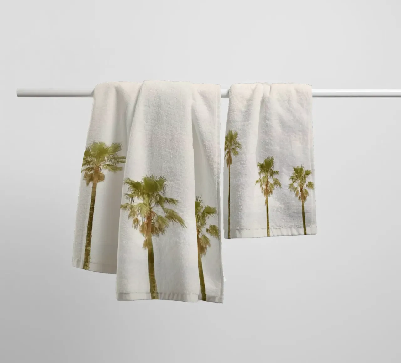 Calm Palm Trees asciugamano da bagno da KISSA STUDIO