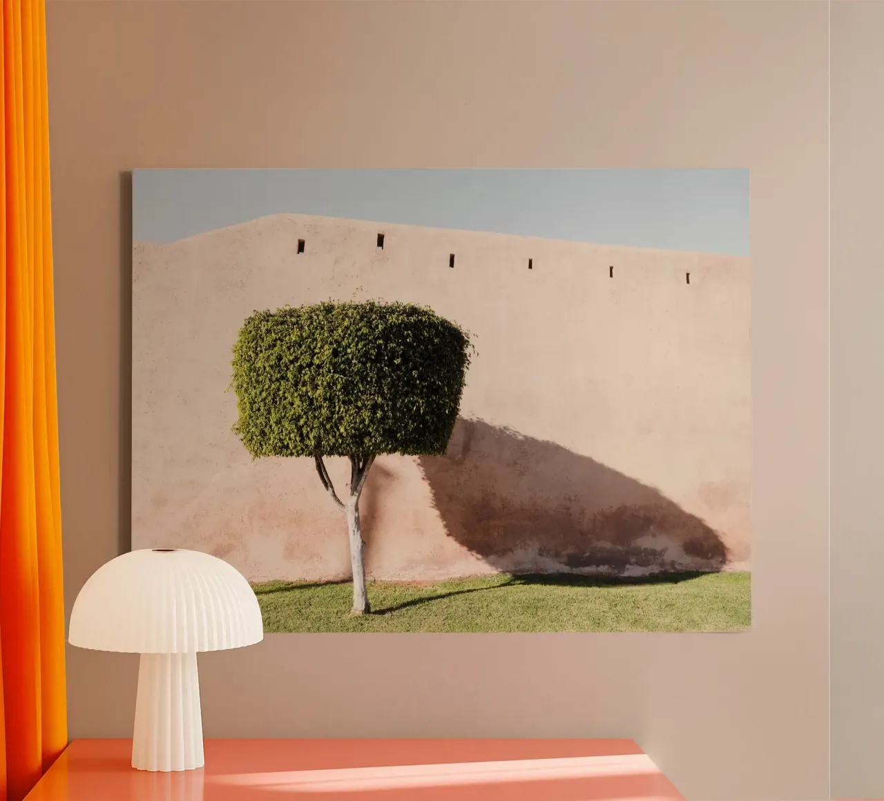 Ancient wall and a green tree canvas met Baklijst van photolovers