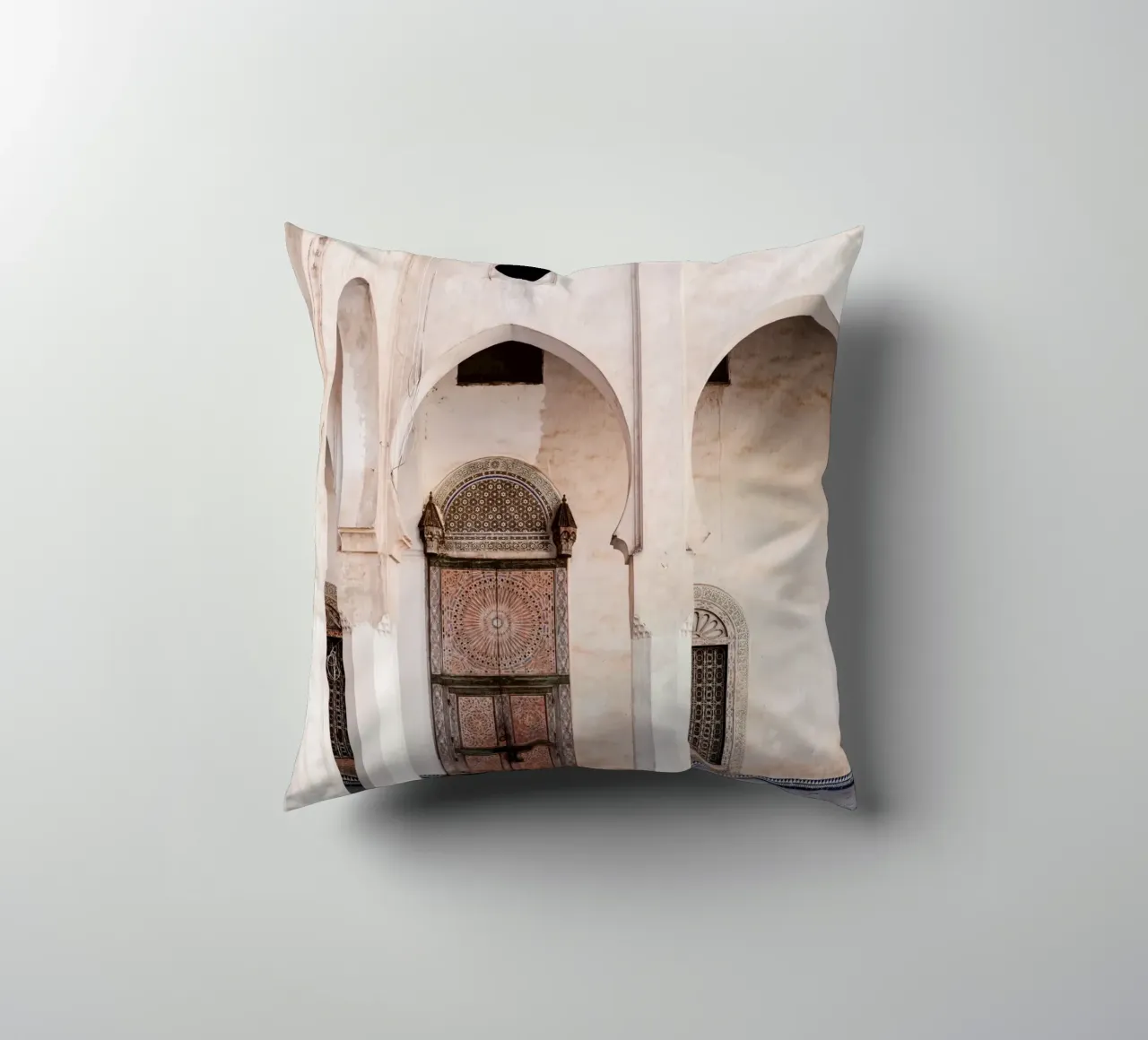 Ancient building in Fez cuscino da photolovers