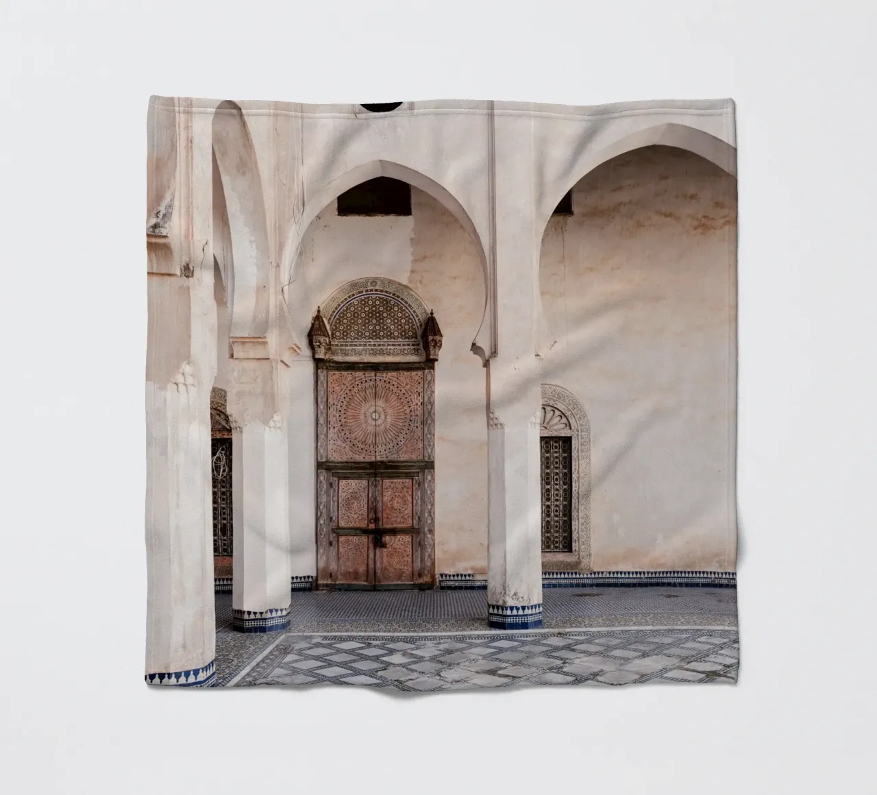 Ancient building in Fez coperta in pile da photolovers