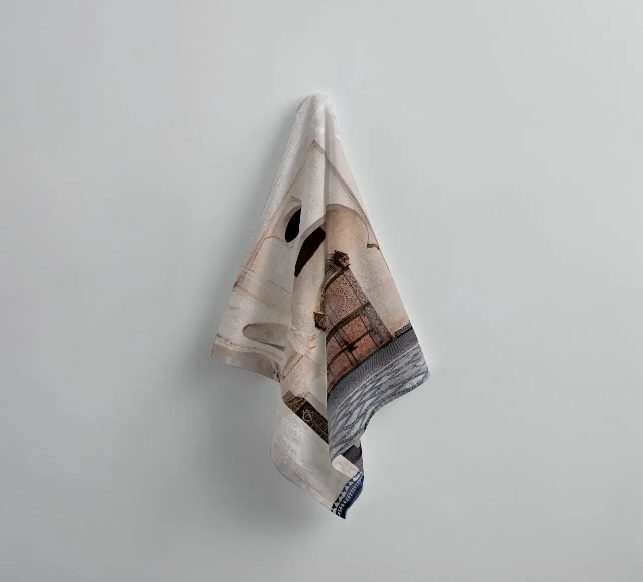 Ancient building in Fez asciugamano da bagno da photolovers