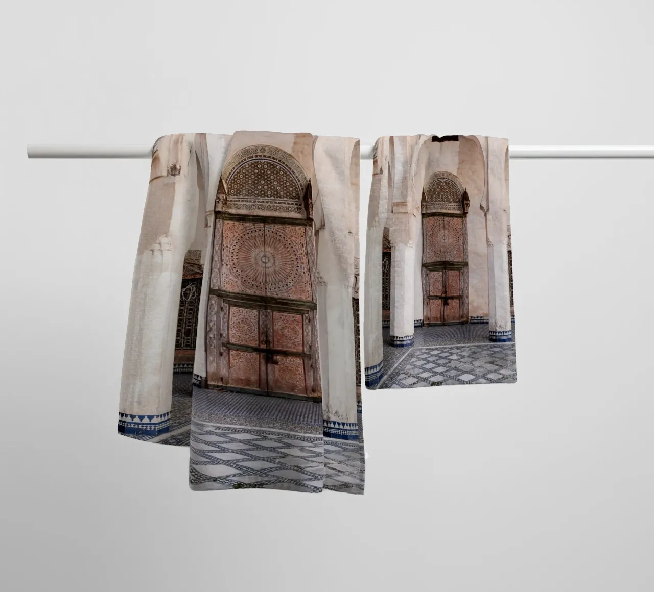 Ancient building in Fez asciugamano da bagno da photolovers